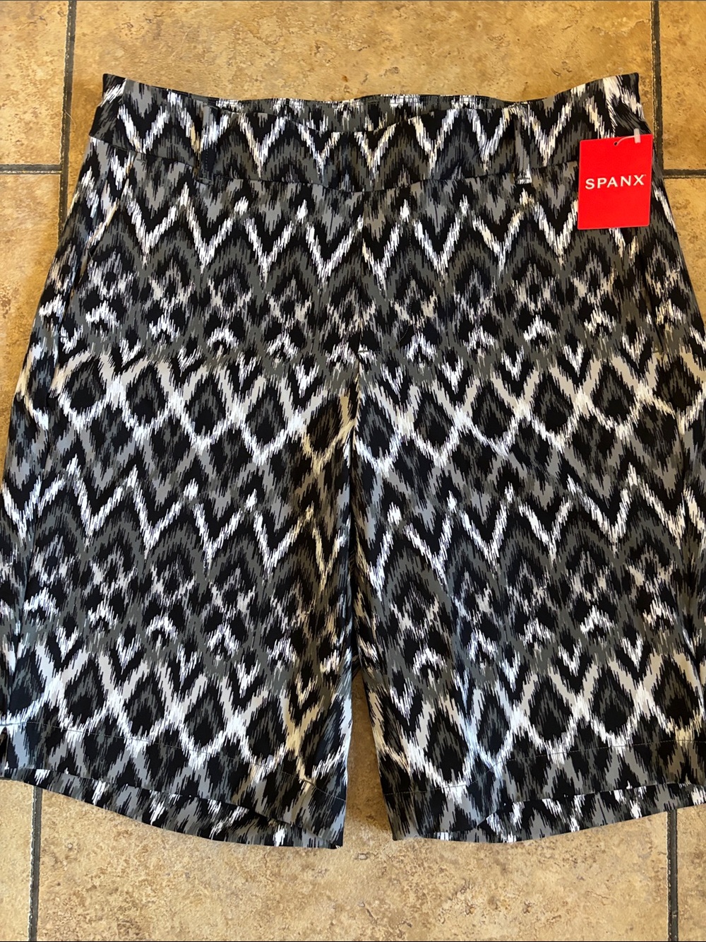 SPANX Black & White Geometric Women's Athletic Shorts NWT